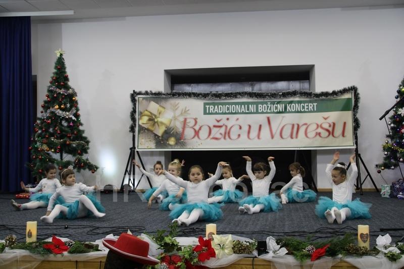 koncert-Bozic-u-varesu-87