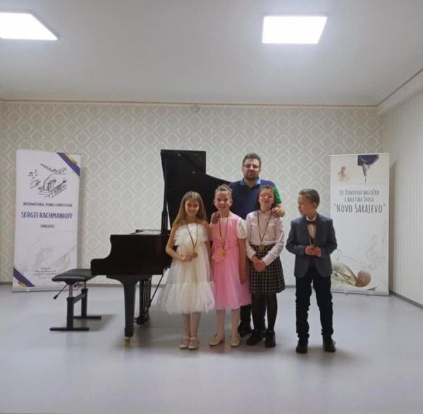 mladi-pijanisti-i-prof-Dzan-5