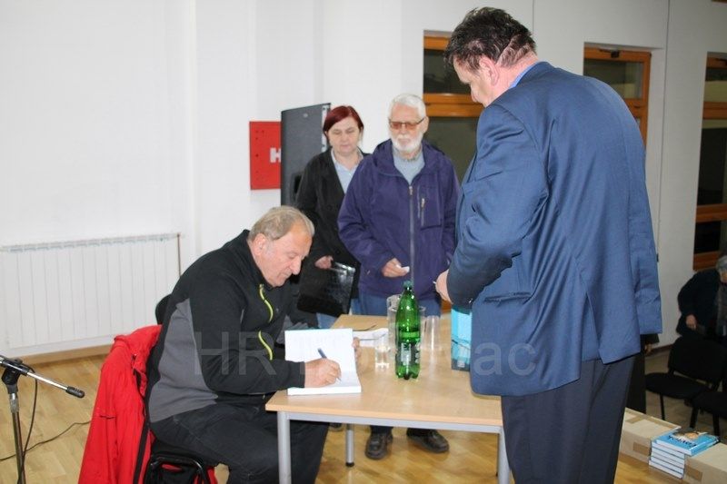 IMG5253-KnjigaCovjekinjegovasjena