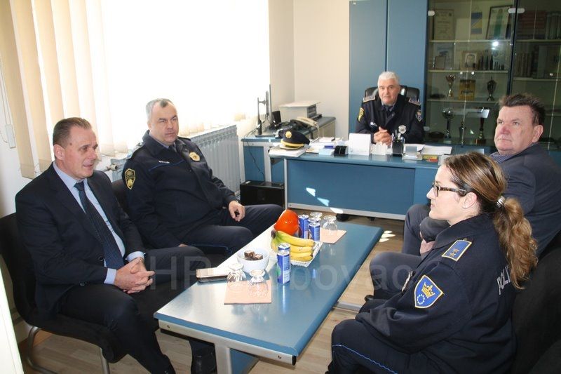 IMG2536-PolicijaVozilo