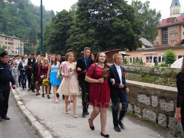 Mali maturanti OŠ Vareš i OŠ Vareš Majdan zajedno na banketu
