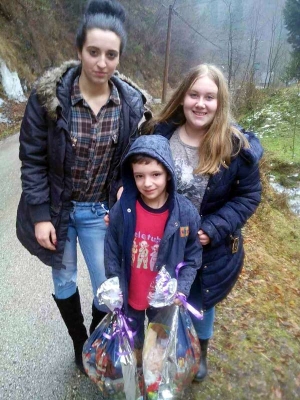 Vareški srednjoškolci uručili paketiće