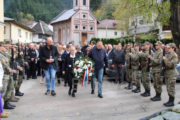 Dan sjećanja i 30.obljetnica stradanja Hrvata Vareša obilježeni akademijom i promocijom knjige Vareške suze