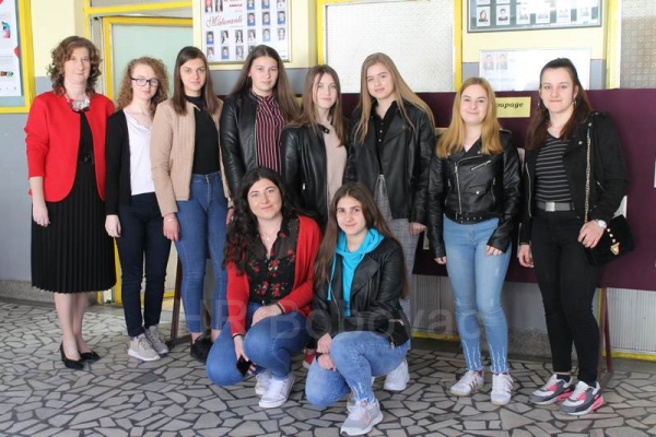 Izložba učeničkih radova povodom Dana škole