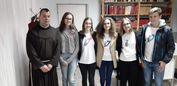 Bivši vareški framaši uručili donaciju radiju