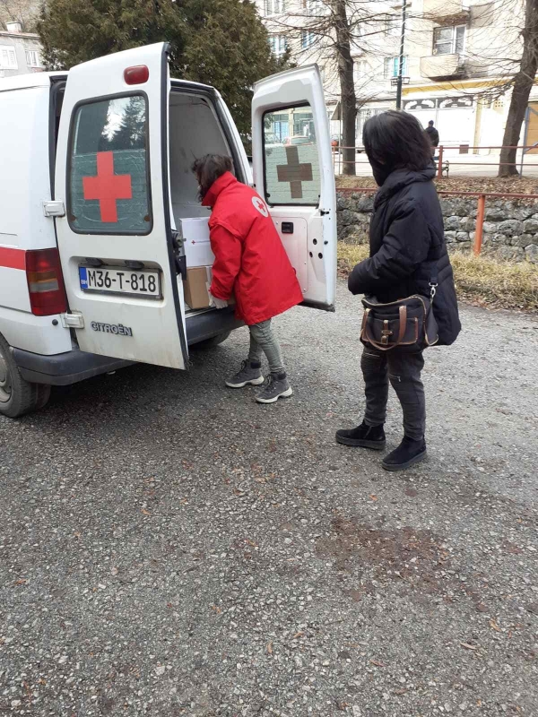 Crveni križ Vareš za Božić obradovao korisnike
