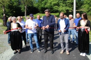 Asfaltiran put u Donju Vijaku