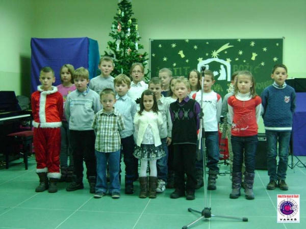 Božićna priredba vareških osnovaca