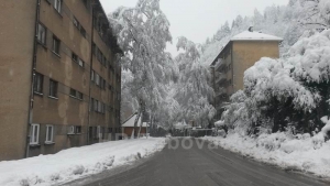 Snijeg kriv, nema struje, sela odsječena