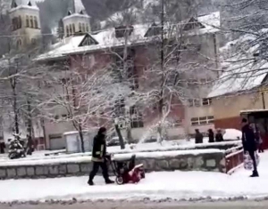 Čišćenje trotoara kroz grad
