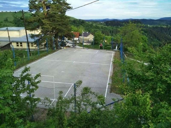 Mladi oživljavaju igralište Kolonije, pomozite im