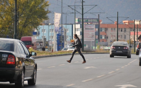 Upozorenje za pješake i vozače