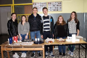 Prodajom kolača do novca za ekskurziju