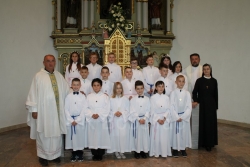 17 prvopričesnika u Varešu
