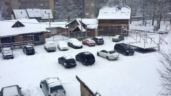 Obavijest za parkiranje vozila na igralištu