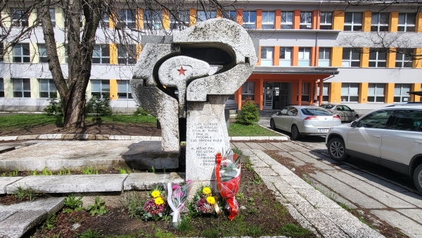Položeno cvijeće na spomen obilježje poginulima u Drugom svjetskom ratu