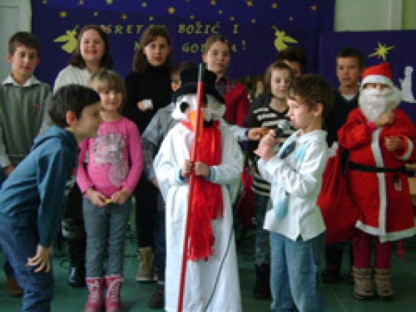 Božićna priredba vareških osnovaca