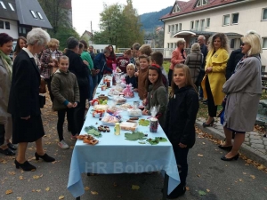 Vareški osnovci prodajnom izložbom obilježili Dane kruha