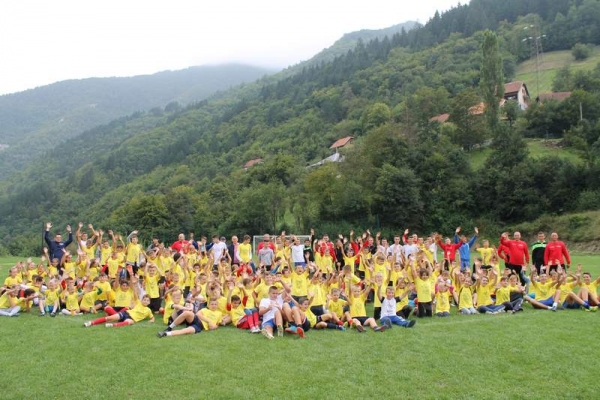 Danska otvorena zabavna škola u Varešu okupila 200 djece