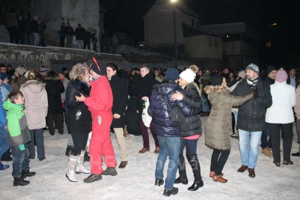 Varešani uz valcer dočekali 2017. godinu