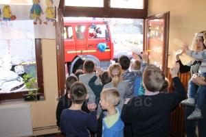 Djed Mraz darivao djecu u vrtiću