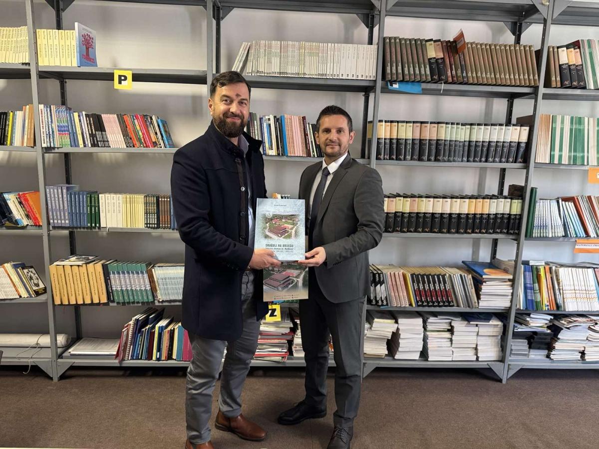 Ministar-Muija-sa-direktorom-Medrese-Rezakoviem