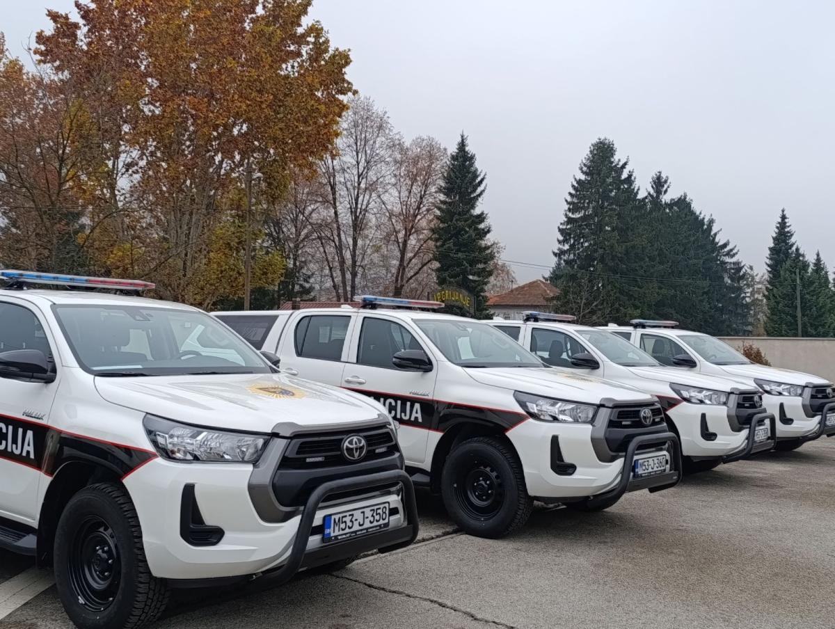 Policiji-sedam-novih-terenskih-vozila-za-efikasniji-rad-3