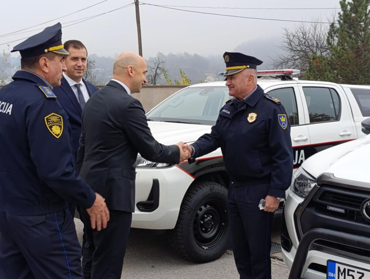 Policiji-sedam-novih-terenskih-vozila-za-efikasniji-rad