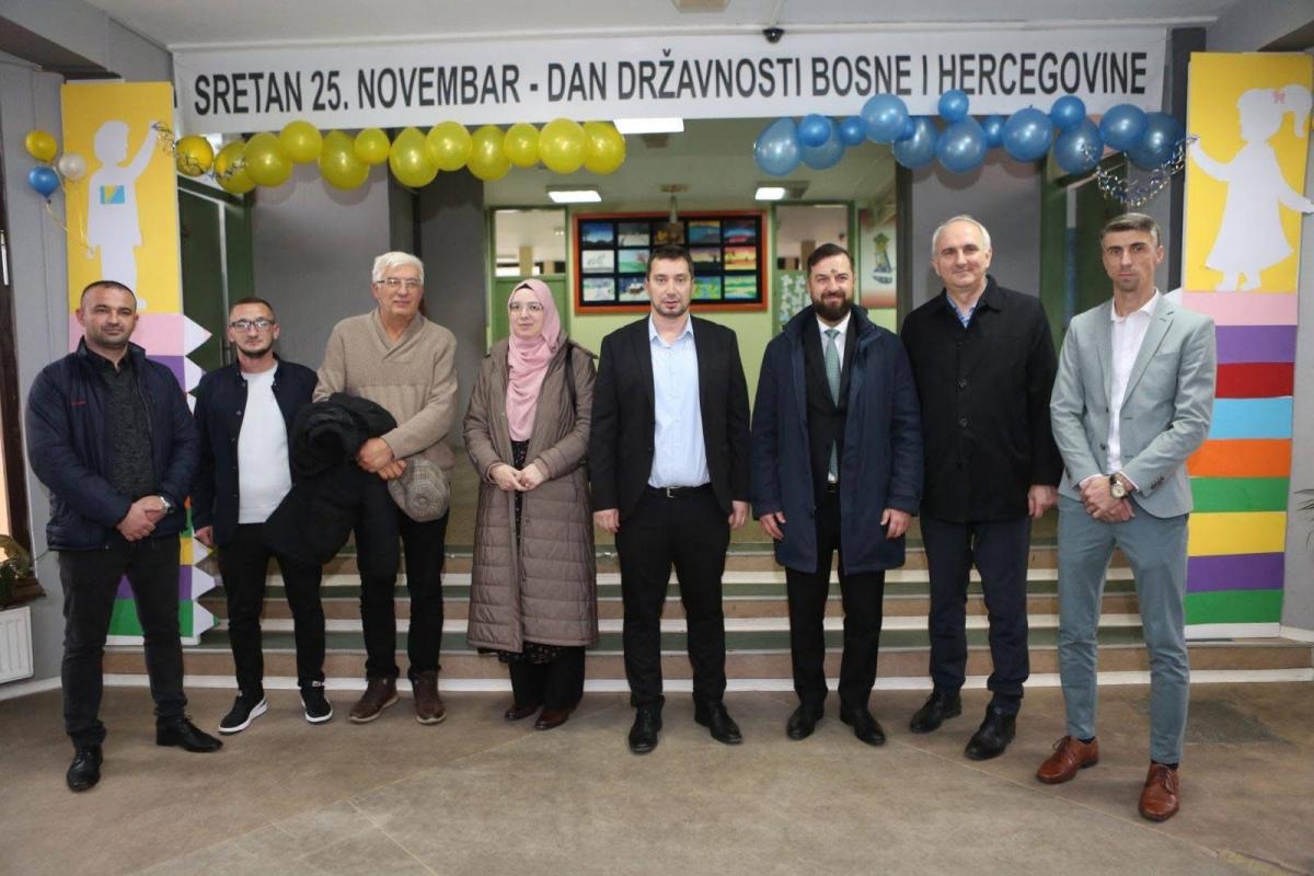 Primopredaja-zavrenih-radova-na-vie-kolskih-objekata-u-ZDK