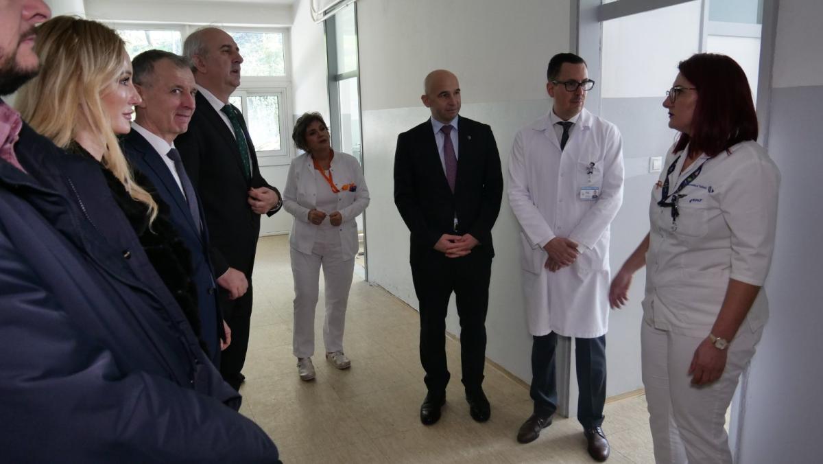 Delegacija-ZDK-posjetila-Opu-bolnicu-u-Tenju-i-najavila-jau-podrku-4