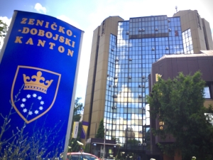 Neodgovorni pojedinici zloupotrebljavaju Univerzitet u Zenici, lažno se predstavljaju, krše zakon i obmanjuju javnost