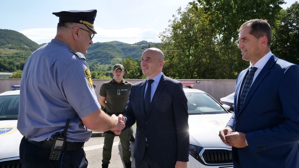 Vlada ZDK uručila nova vozila Upravi policije MUP-a