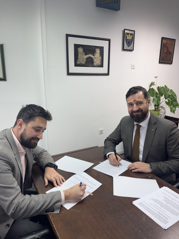 Potpisan ugovor o sufinanciranju uređenja &scaron;kolskih dvori&scaron;ta u Općini Breza