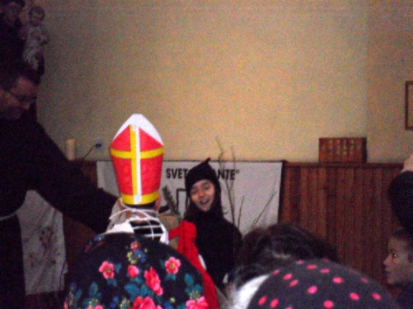 Sv. Nikola darivao mališane