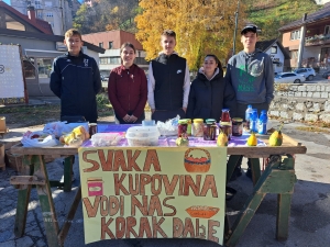 Učenici OŠ Vareš Majdan prodajom domaćih proizvoda prikupljali novac za ekskurziju