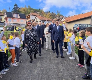 Vlada ZDK sa 250.000 KM financirala obnovu igrališta i izgradnju parkinga u OŠ "Kulin ban" Visoko