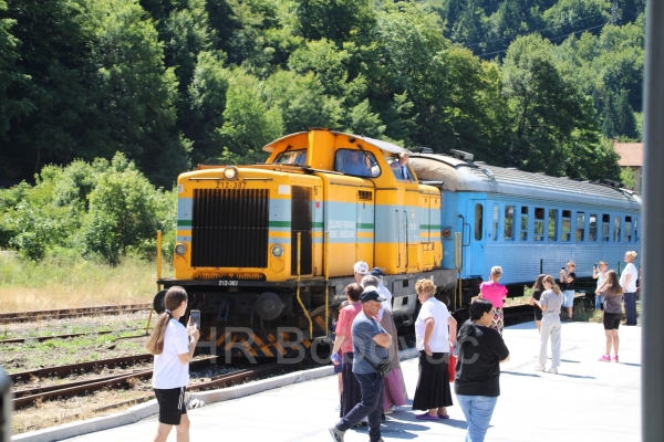 Prvi turistički vlak stigao u Vareš