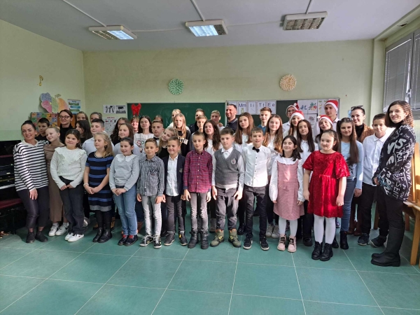 Novogodišnji koncert polaznika Osnovne glazbene/muzičke škole u Varešu