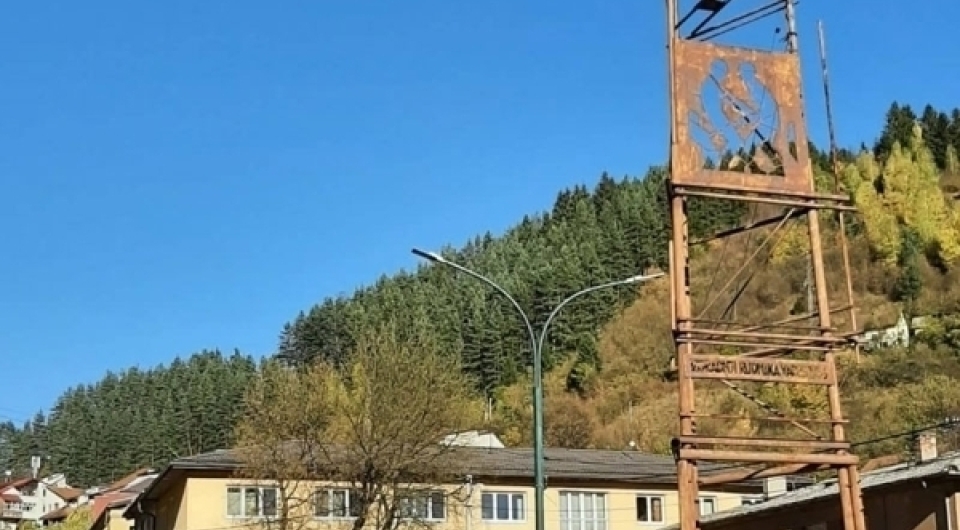 Iz Biltena dnevnih događaja PS Vareš – stablo palo na automobil u pokretu