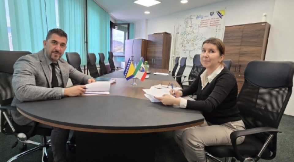Potpisani ugovori o redovnom i zimskom održavanju regionalnih cesta u ZDK, vareške ceste čistit će AME d.o.o. Breza